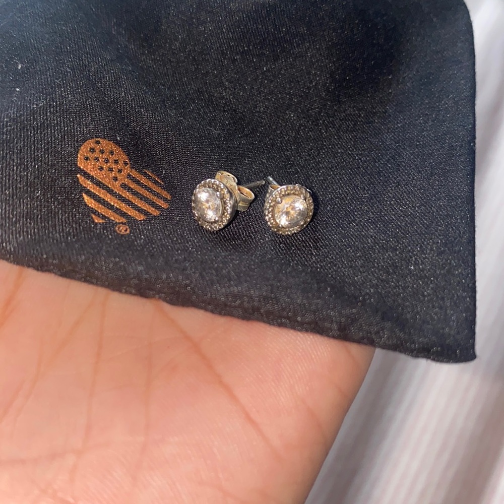 Used Pandora earrings- selling for an amazing price 😍